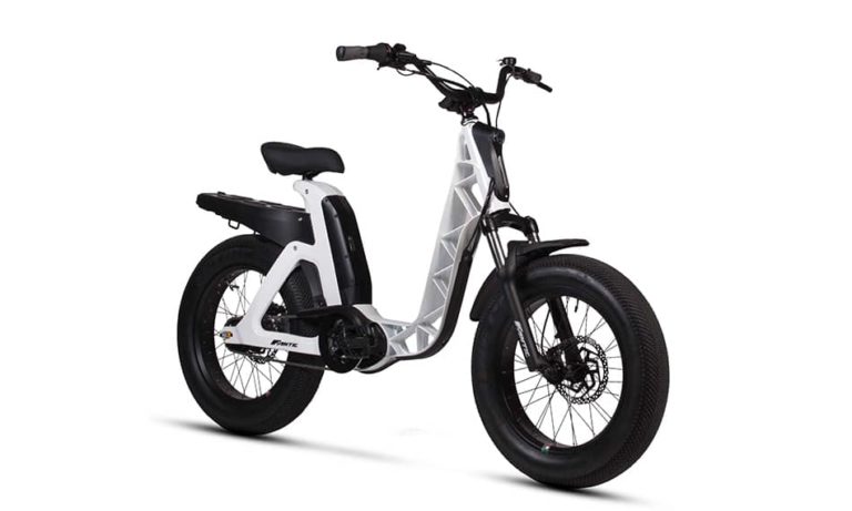 Vélo électrique Fantic Issimo blanc